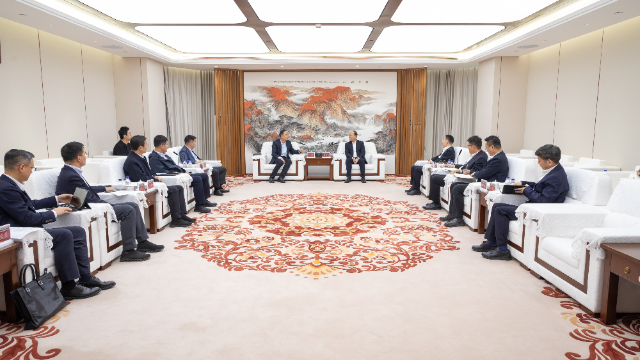 莫鼎革與中國職業(yè)安全健康協(xié)會(huì)黨委副書記、副理事長王浩水舉行會(huì)談